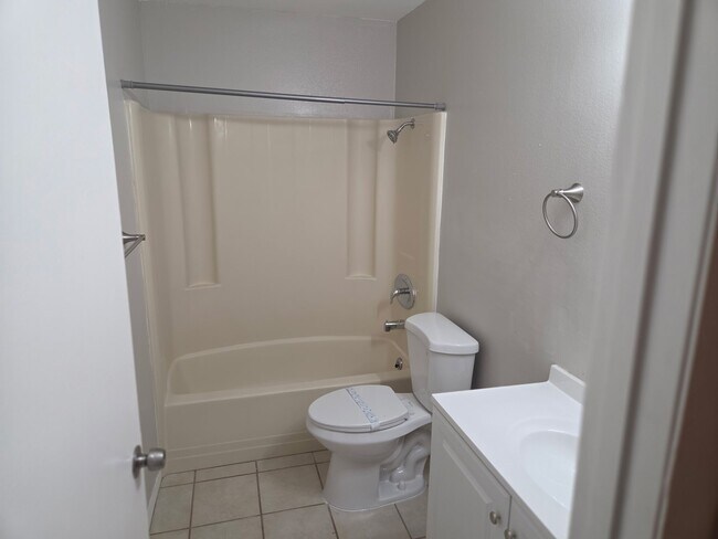 Foto del edificio - 2434 John Young Pkwy