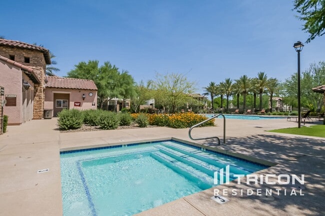 Building Photo - 12564 W Hummingbird Terrace