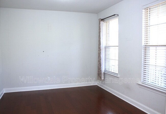 Building Photo - 200 Birdsgrove Ct