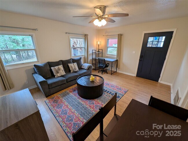 Building Photo - 25.5 Woodrow Ave