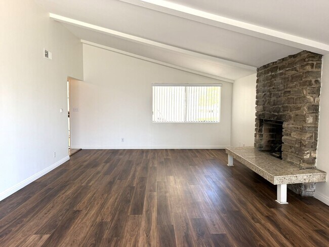 Foto del edificio - 116 N Western Ave
