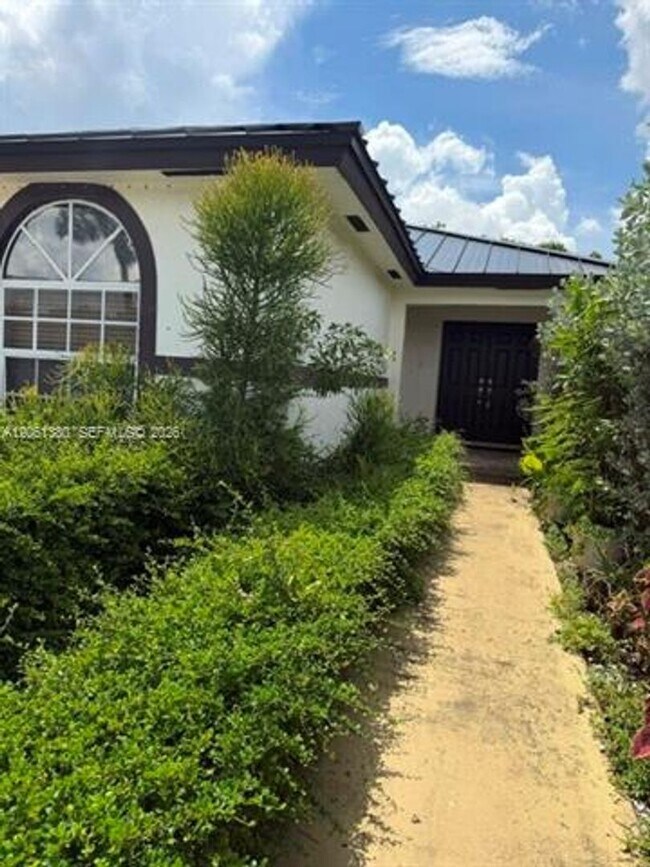 Foto del edificio - 14300 SW 51st St