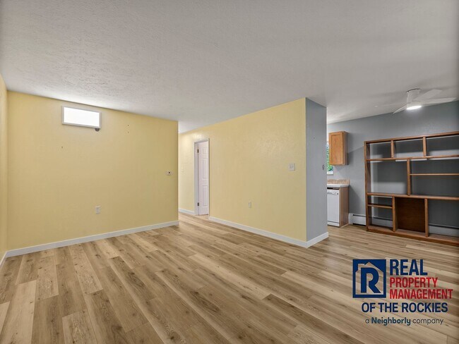 Building Photo - Charming 2 Bed, 1 Bath Condo in Prime Loca...