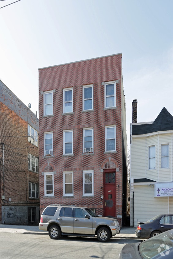 Primary Photo - 712 E 216th