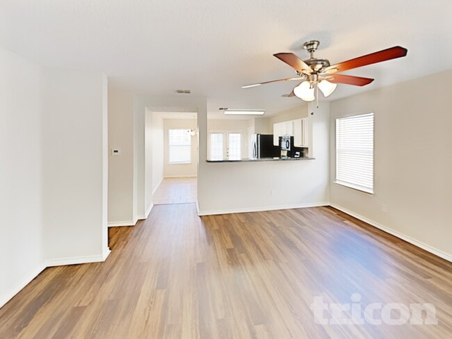 Foto del edificio - 4604 Palm Ridge Dr