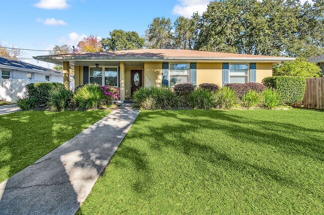 Building Photo - Beautiful Single Family Home off Filmore i...