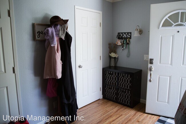 Foto del edificio - 4 br, 2.5 bath House - 44547 La Paz Rd.