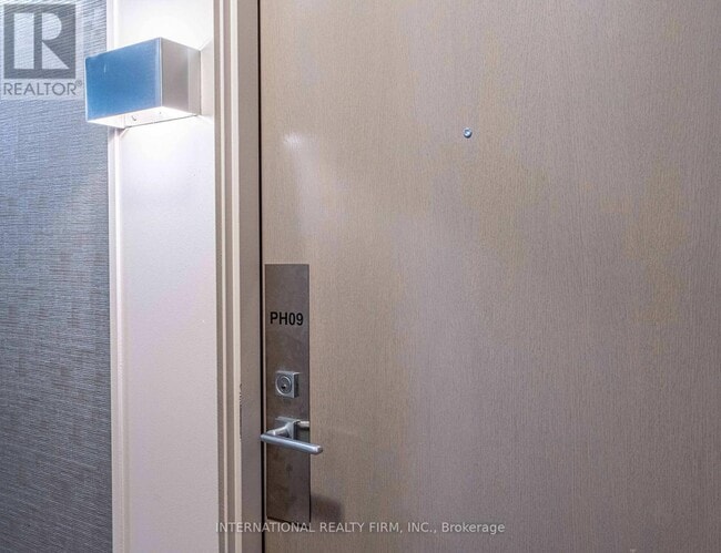 Building Photo - 7165 Yonge St