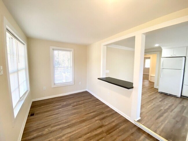 Foto del edificio - 2 Bedroom Home w/ a huge deck and yard