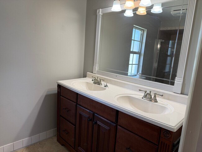 Foto del edificio - 1467 Newfound Harbor Dr