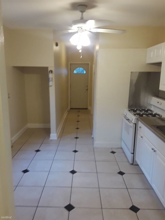 Building Photo - 2 br, 1 bath House - 770 Shelton St 1st Floor