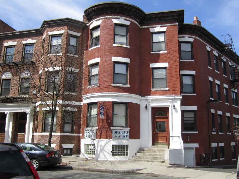 Primary Photo - 69 Gainsborough St