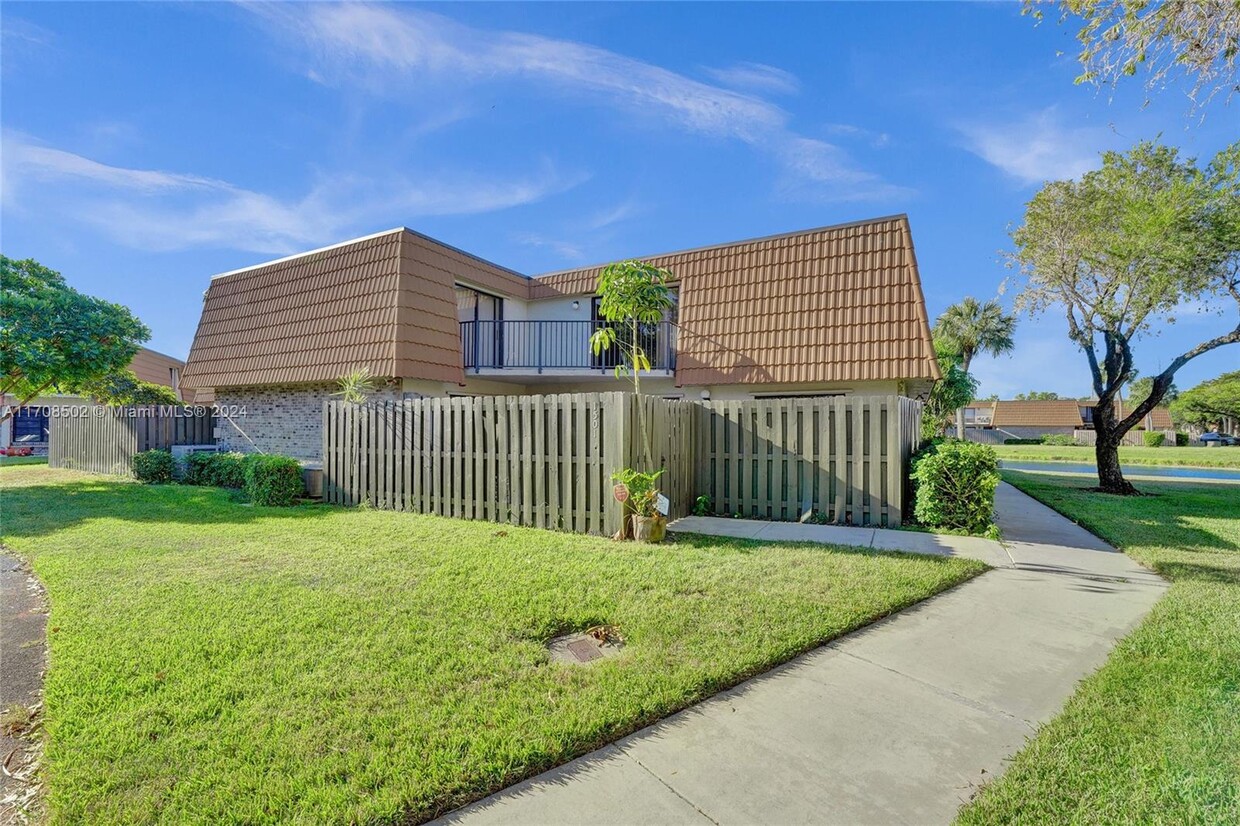 Foto principal - 1501 SW 110th Way