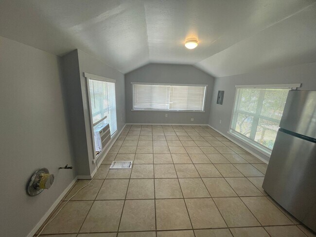 Foto del edificio - 911 Fruit Ave NW