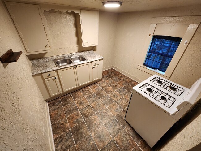 Foto del edificio - 700 W 16th St