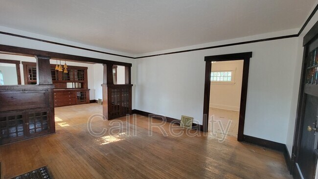 Building Photo - 112 E 16th Ave
