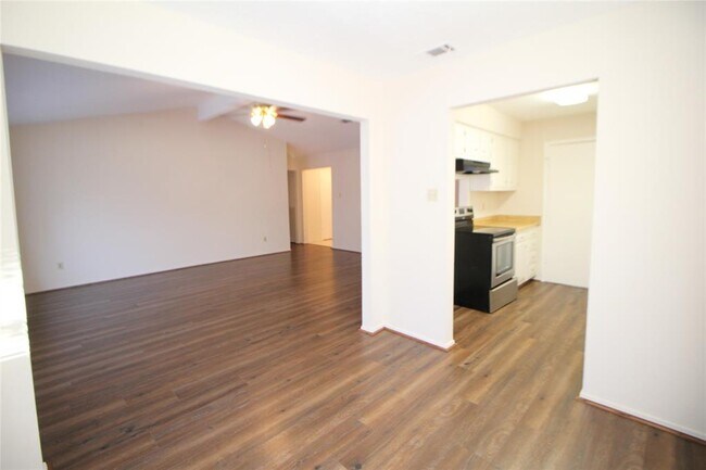 Building Photo - 7610 Bubbling Spring Ln