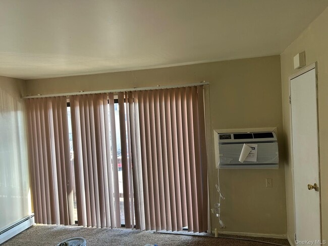 Building Photo - 68 Sneden Pl