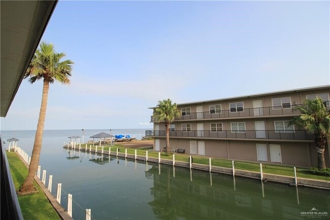 Building Photo - 200 W Sunny Isle Dr