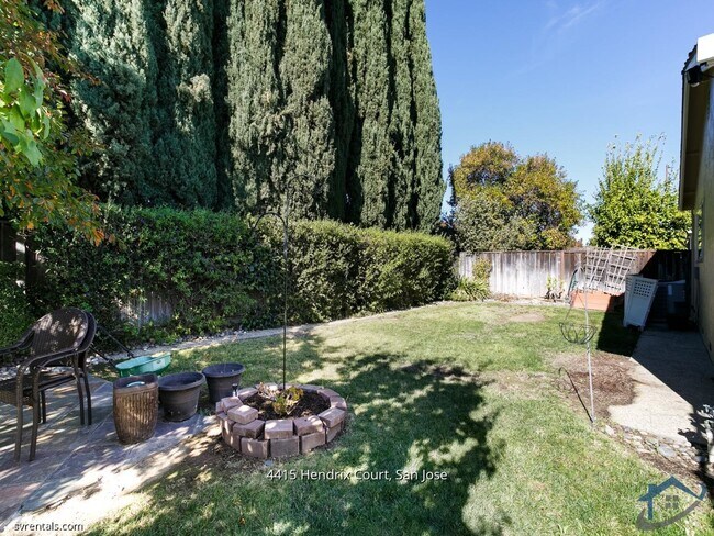 Foto del edificio - 4415 Hendrix Ct