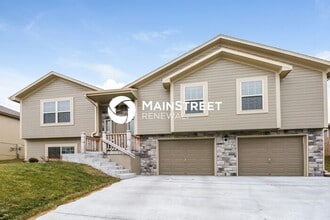 Building Photo - 1305 NW Hilltop Ln