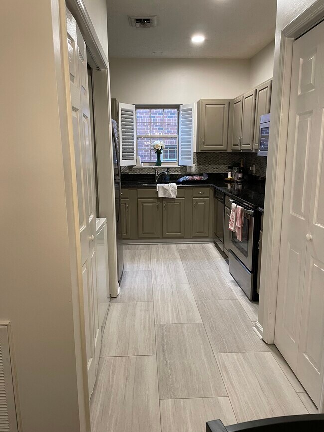 Kitchen - 4805 Lyons View Pike