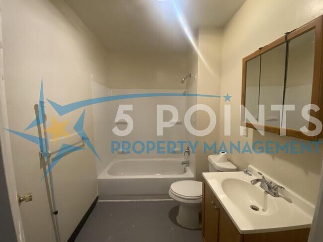 Foto del edificio - 3571 E 108th St