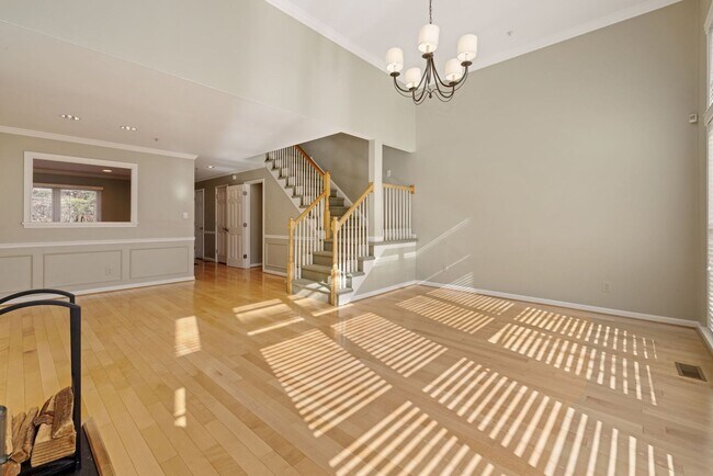 Building Photo - 3 Bed 3.5 Bath - Kentlands Townhouse - 2 C...