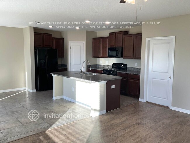 Building Photo - 5140 White Chicory Dr