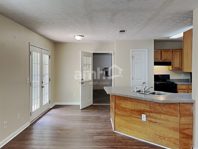 Building Photo - 7114 Hillcrest Chase Dr