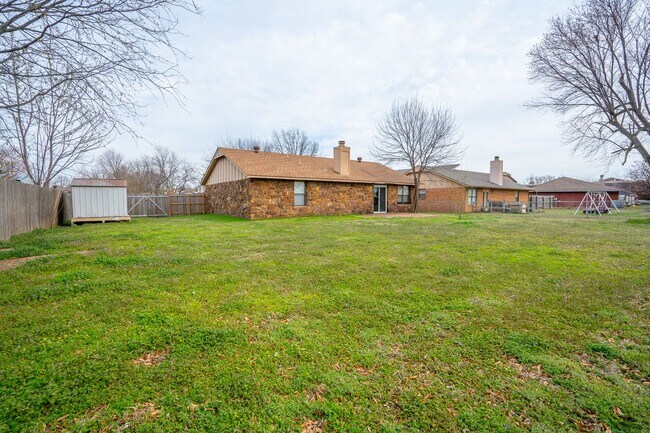 Building Photo - 3 Bed / 2 Bath in Broken Arrow!