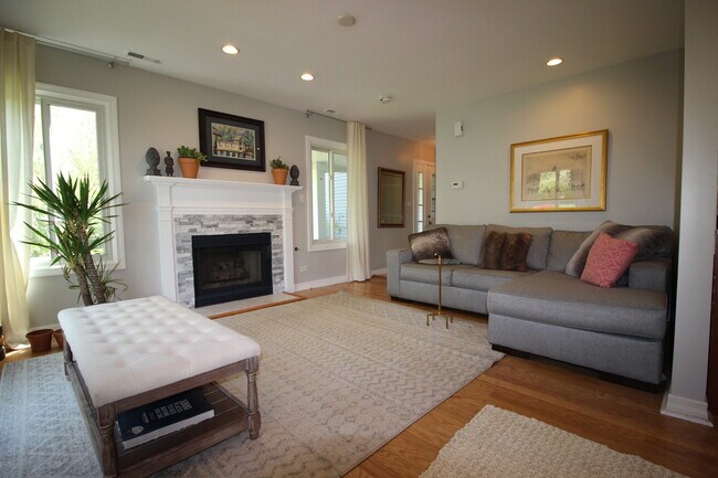 Building Photo - 1307 Barclay Ln