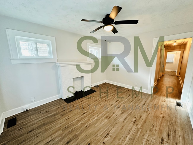 Building Photo - Remodeled 1 bedroom duplex with off street parking near Iroquois Park!