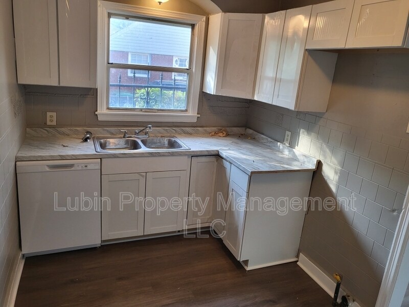 Foto del edificio - 2476 Browning Cir