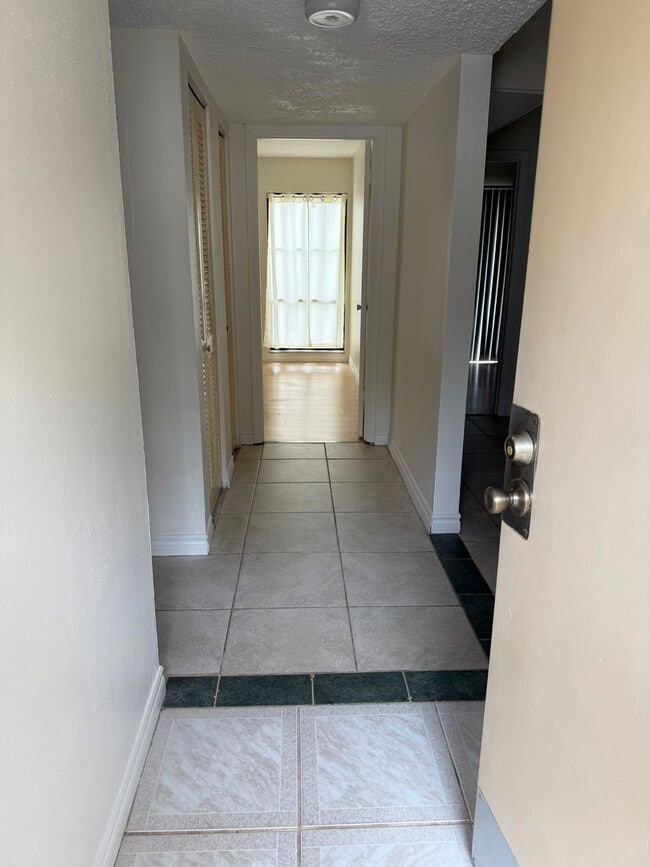 Building Photo - LEASE NOW AND ENJOY 50% OFF 2ND MONTH! Loc...