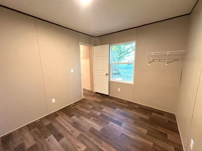 Foto del edificio - Brand new Efficiency 1 BR mobile home with large bonus room