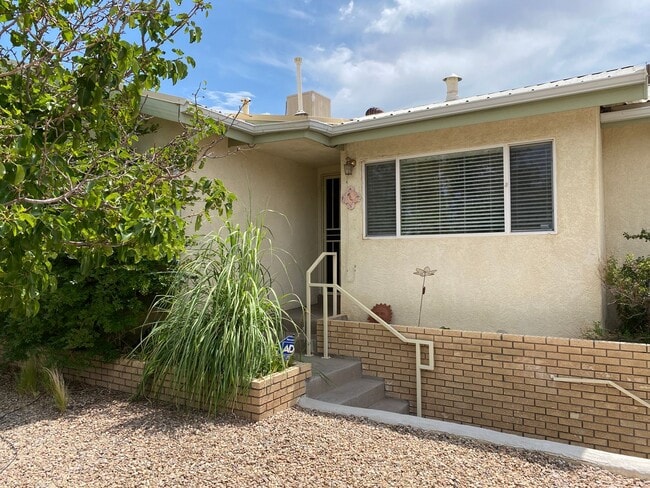Building Photo - 1612 Princeton Dr SE