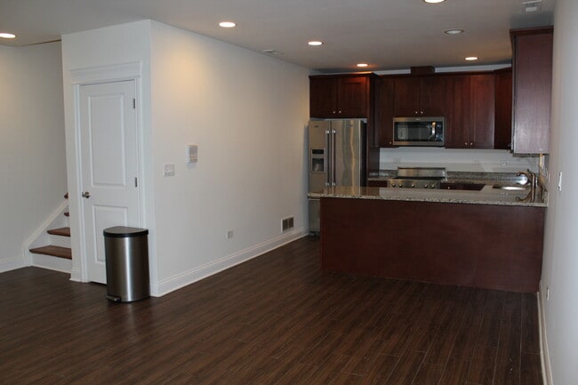 Building Photo - 1215 N Cleaver St