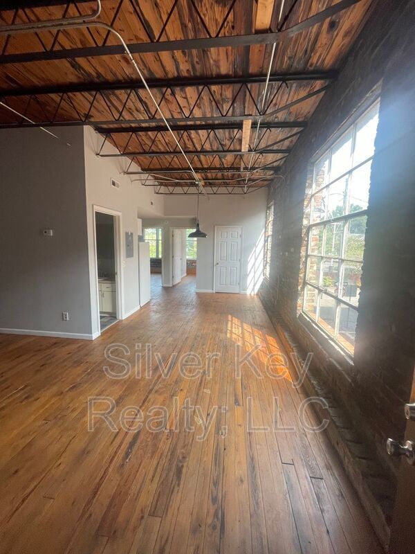 Foto del edificio - 217 E Washington Ave