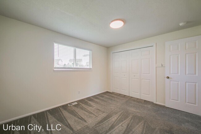 Foto del edificio - 5 br, 3 bath House - 1360 W Victory Rd