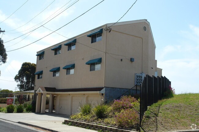 Building Photo - 5400 Highland Ave