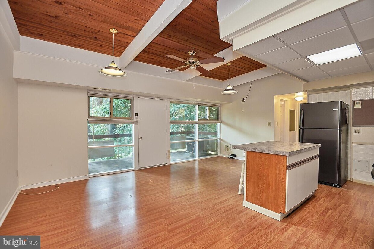 4357 Americana Dr Unit 201, Annandale, VA 22003 Room for Rent in