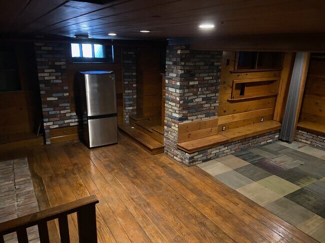 Building Photo - 40 Maple Grove Ave
