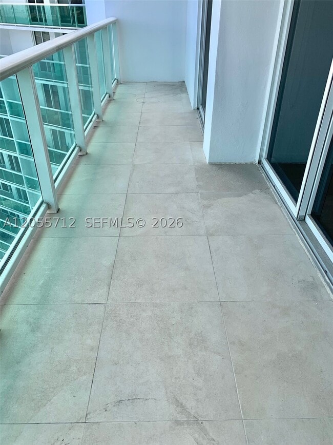 Foto del edificio - 100 Bayview Dr