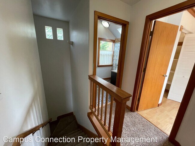 Building Photo - 3 br, 2.5 bath House - 2460 Friendly Alley