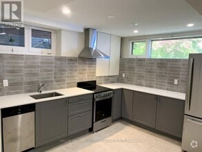 Building Photo - 407 Woodbine Ave