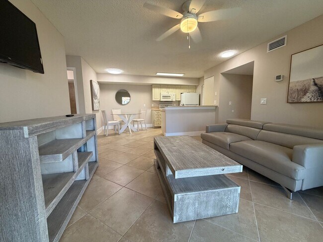 Foto del edificio - 2094 Arbour Walk Cir