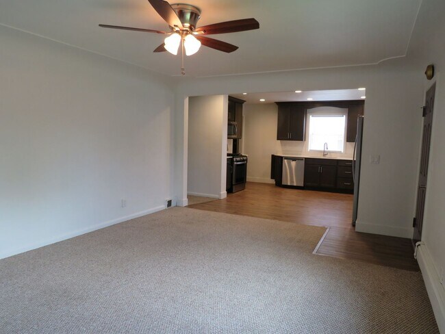 Building Photo - 4 Bed (2 non-egress) / 2 Bath