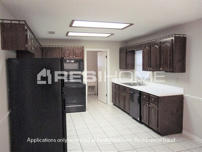 Building Photo - BEAUTIFUL NEWLY RENOVATED HOME!