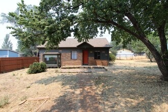 Building Photo - 3125 N Alta Vista Dr